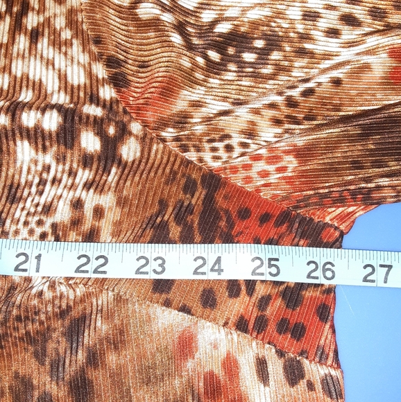 1x Susan Graver Textured Animal Print Cardigan with Hook&  Eye Clasp in Paprika - Picture 6 of 8